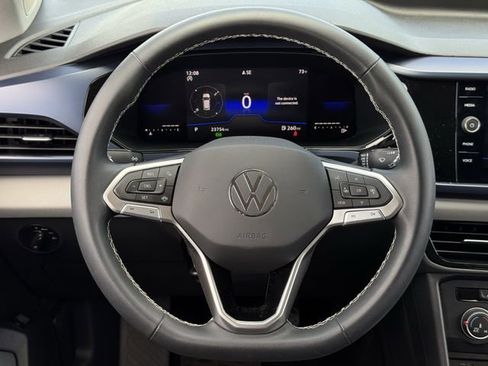 Used 2022 Volkswagen Taos SE FWD image 11