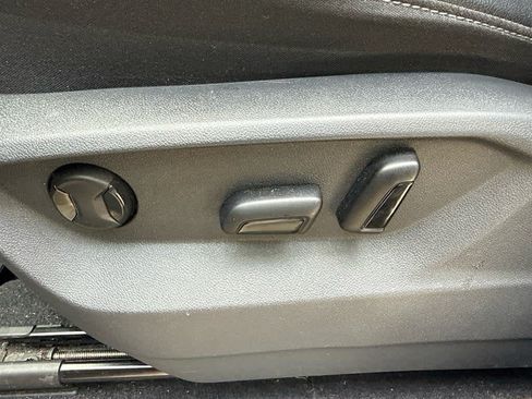 Used 2018 Volkswagen Atlas SE FWD image 16