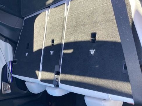 Used 2025 Mercedes-Benz GLC 300 4MATIC image 38