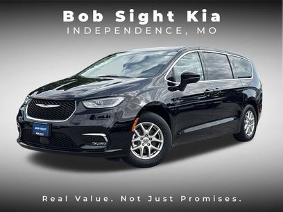 Used 2024 Chrysler Pacifica Touring-L