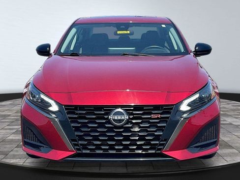 Certified 2024 Nissan Altima 2.5 SR w/ SR Premium Package FWD image 2