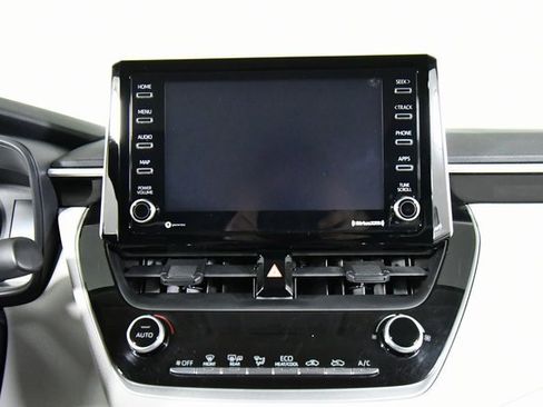 Used 2021 Toyota Corolla LE image 4