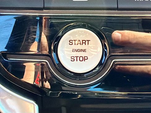 Used 2018 Jaguar XF Premium image 35