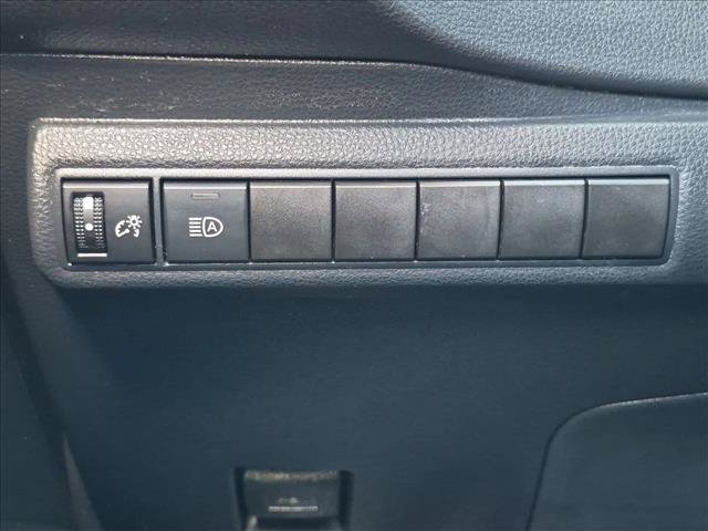 Used 2020 Toyota Corolla LE FWD image 17