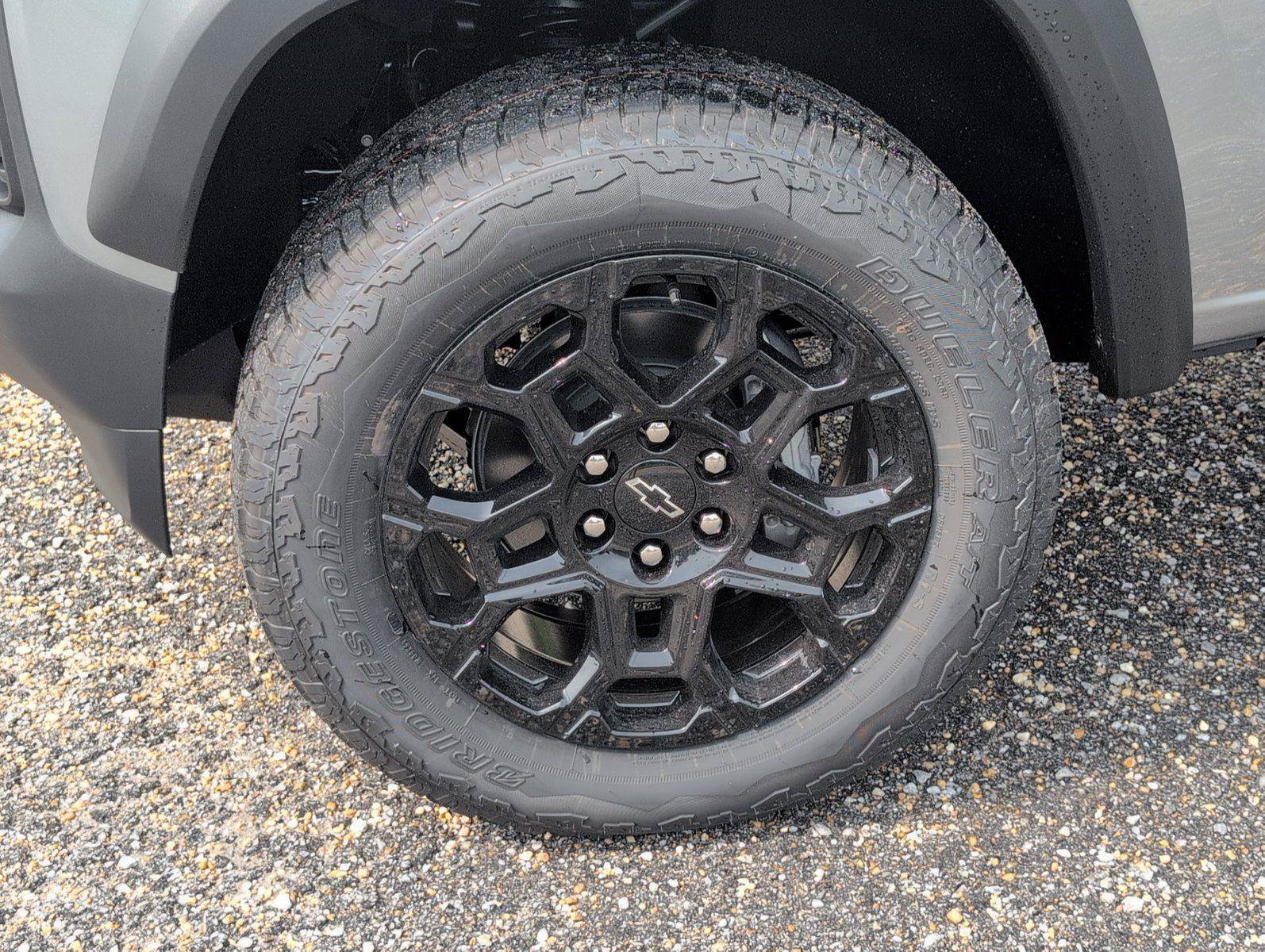New 2026 Chevrolet Colorado Trail Boss w/ Midnight Edition AWD/4WD image 11