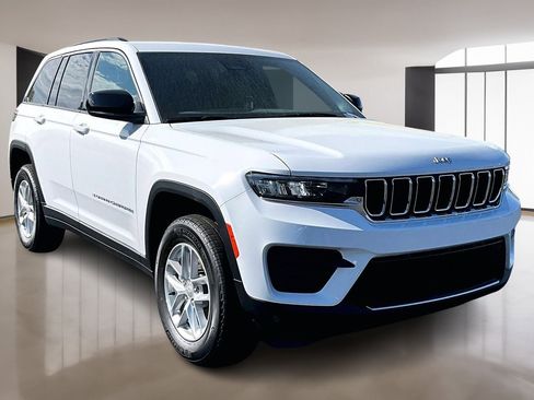 New 2026 Jeep Grand Cherokee Laredo AWD/4WD image 1