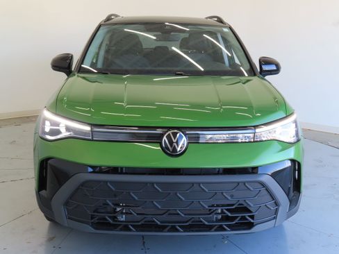 New 2026 Volkswagen Taos SE FWD image 10