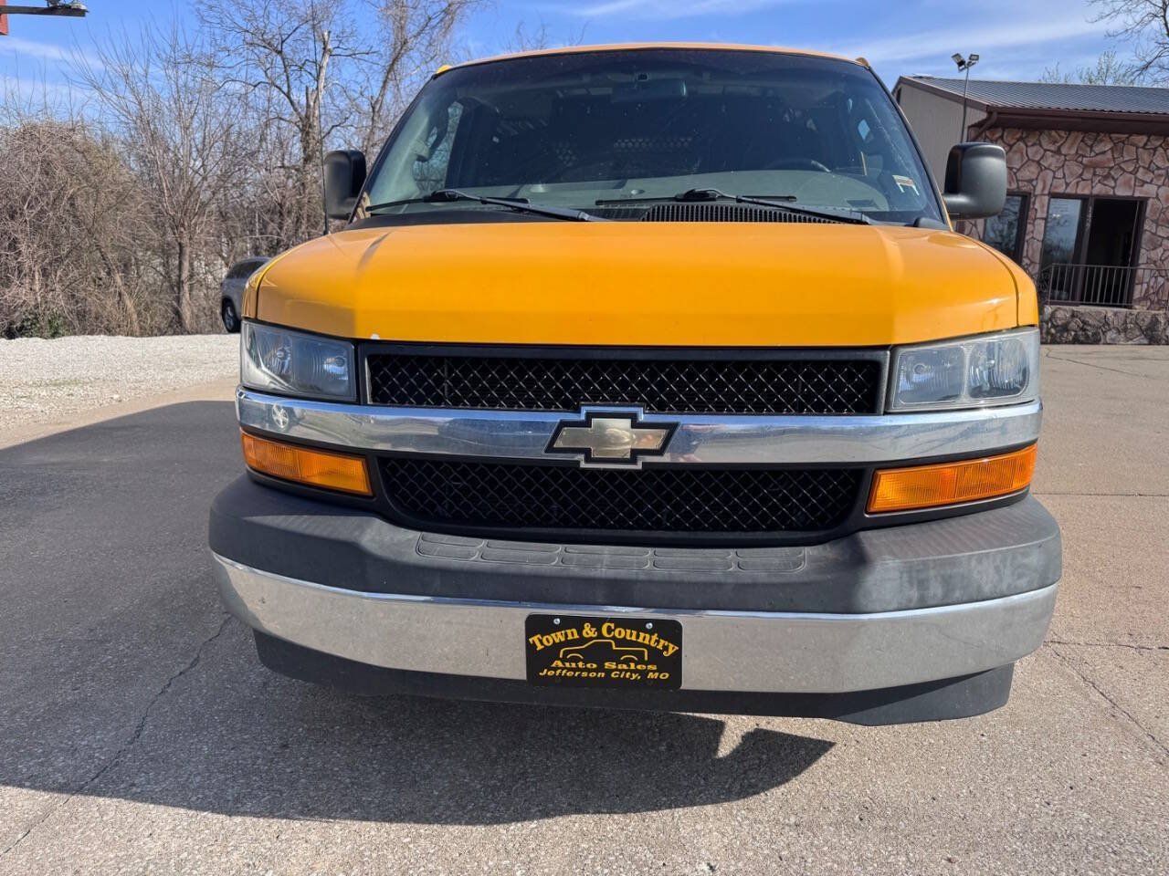 Used 2019 Chevrolet Express 2500 w/ Driver Convenience Package RWD image 3
