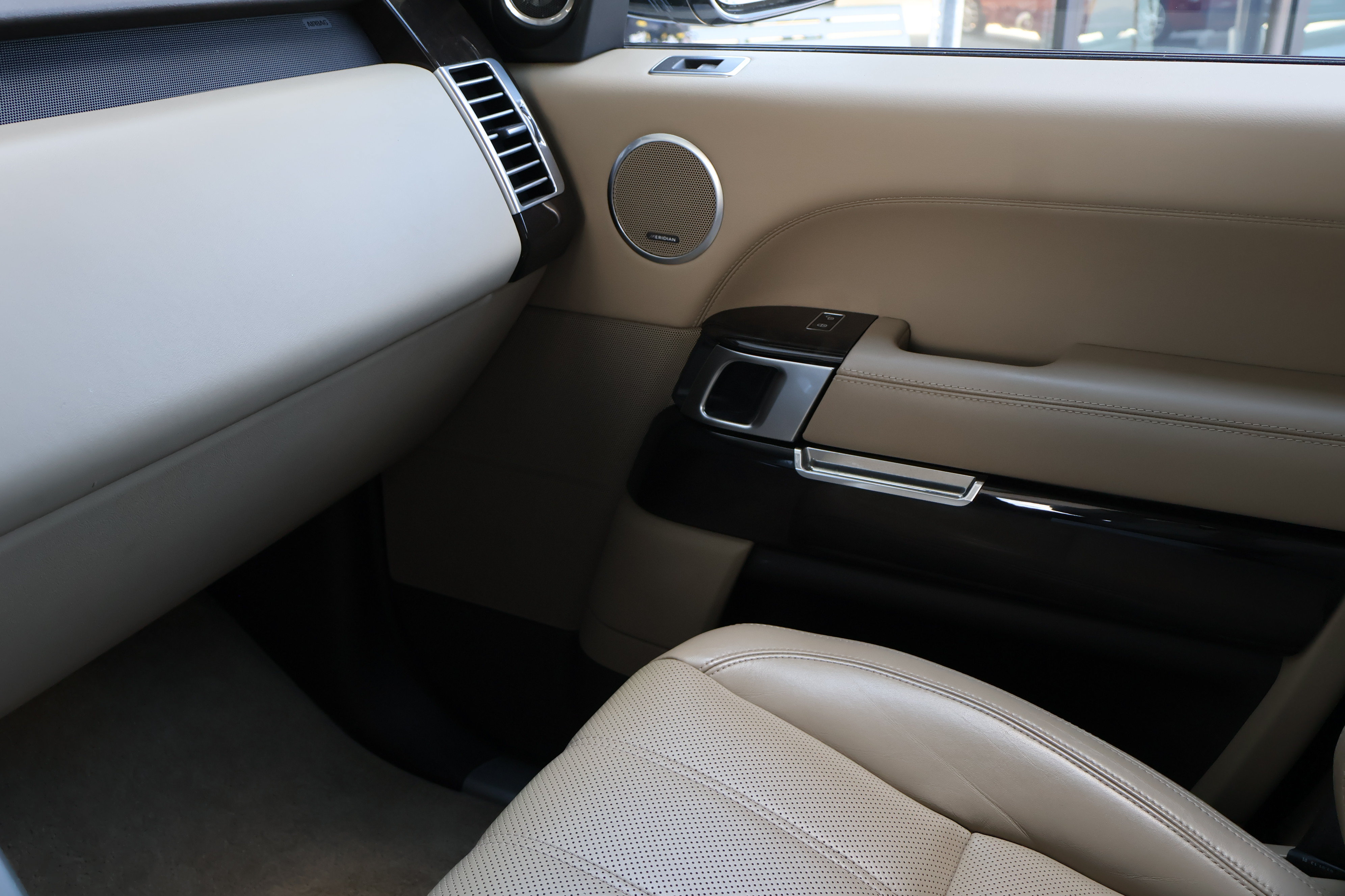 Used 2013 Land Rover Range Rover HSE AWD/4WD image 44