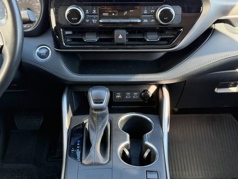 Used 2023 Toyota Highlander LE image 14