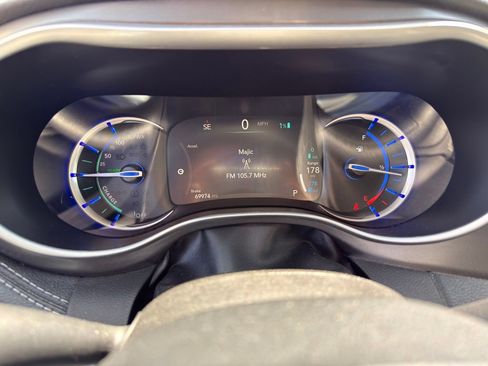 Used 2023 Chrysler Pacifica Touring-L FWD image 35