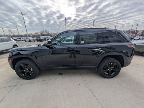 New 2026 Jeep Grand Cherokee Limited w/ Limited Altitude Package image 7