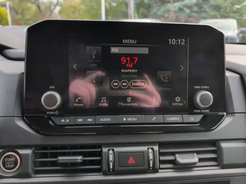 Used 2024 Nissan Pathfinder S image 21