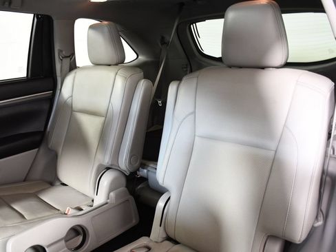 Used 2017 Toyota Highlander Limited Platinum AWD/4WD image 28