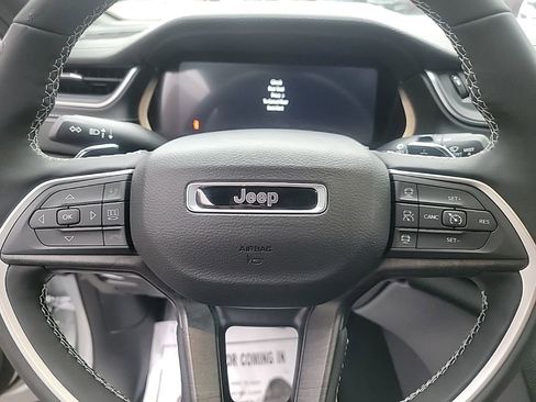 New 2025 Jeep Grand Cherokee Limited image 16