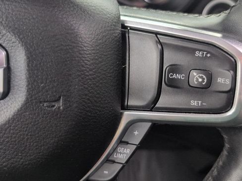 Used 2019 RAM 1500 Laramie AWD/4WD image 12