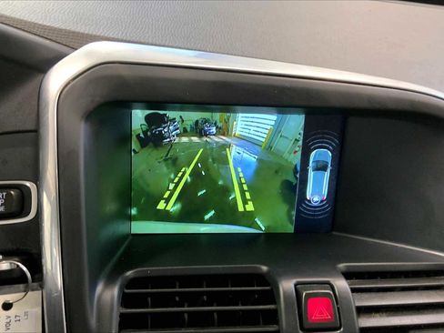 Used 2017 Volvo XC60 T5 Inscription w/ Preferred Option Package image 28