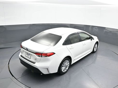 Certified 2025 Toyota Corolla LE image 36