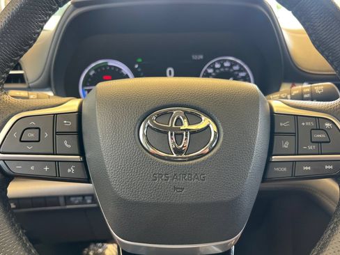Certified 2022 Toyota Sienna Limited AWD/4WD image 30