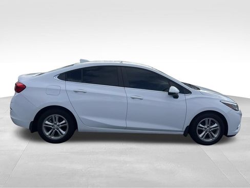 Used 2018 Chevrolet Cruze LT FWD image 13