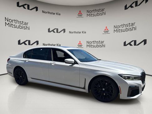 Used 2022 BMW 740i xDrive w/ M Sport Package AWD/4WD image 9