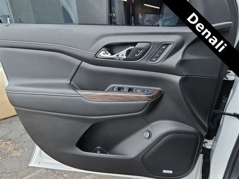 Used 2022 GMC Acadia Denali w/ Denali Ultimate Package image 28