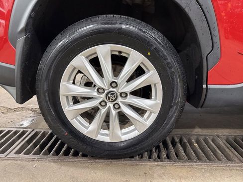 Used 2023 Toyota Corolla Cross LE image 9