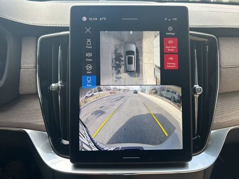 Used 2025 Volvo XC90 B6 Plus image 23