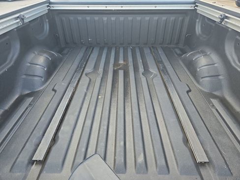 Used 2021 Nissan Titan SV w/ SV Convenience Package image 14