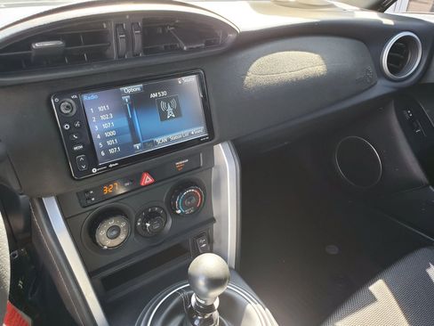 Used 2017 Toyota 86 image 35