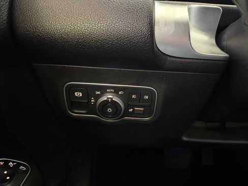 Used 2025 Mercedes-Benz GLB 250 4MATIC image 36