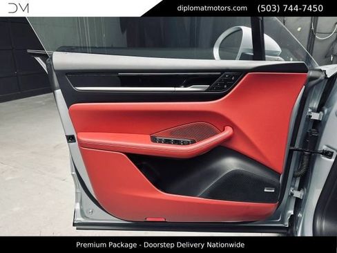 Used 2025 Porsche Macan 4 Electric w/ Premium Package AWD/4WD image 24