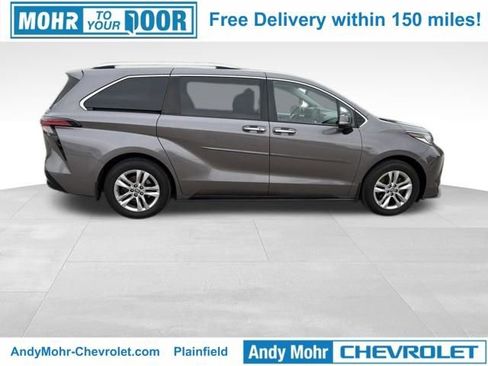 Used 2022 Toyota Sienna Limited AWD/4WD image 6