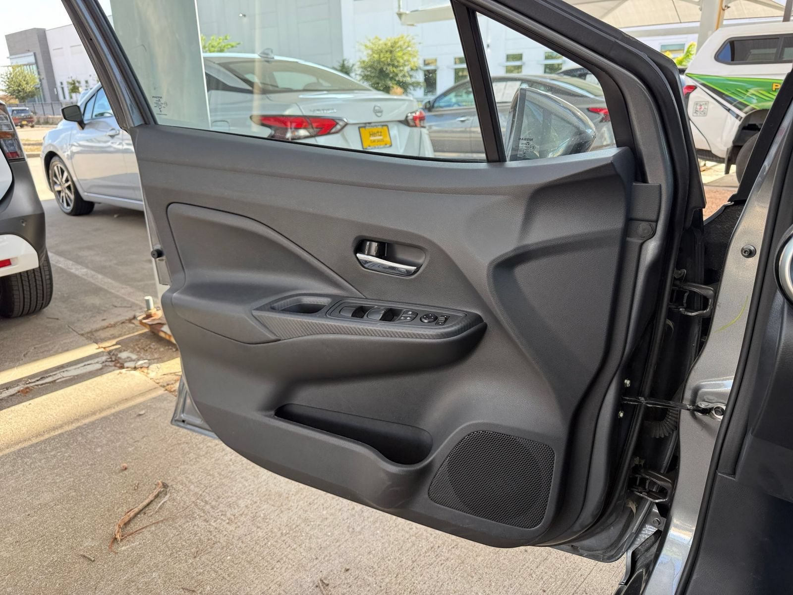 Used 2025 Nissan Versa SV FWD image 15