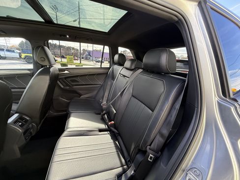 Used 2023 Volkswagen Tiguan SE R-Line image 32