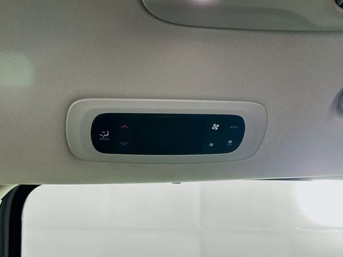 Certified 2024 Chrysler Pacifica Touring-L image 35