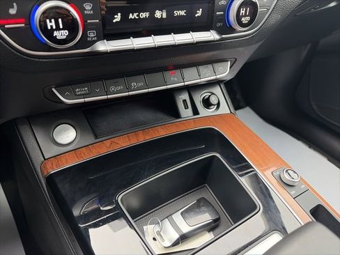 Used 2022 Audi Q5 2.0T Premium w/ Convenience Package image 18