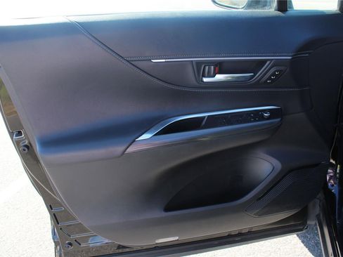 Used 2023 Toyota Venza XLE image 27