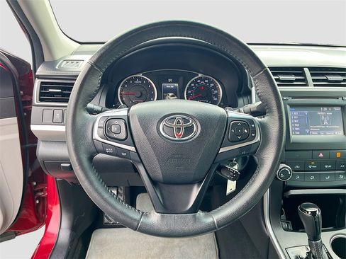 Used 2017 Toyota Camry SE image 11