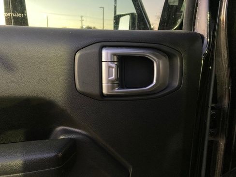 Used 2023 Jeep Gladiator Mojave w/ Cold Weather Group image 10