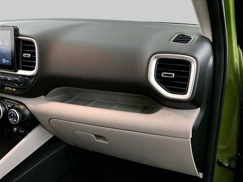 Used 2023 Hyundai Venue SEL FWD image 15