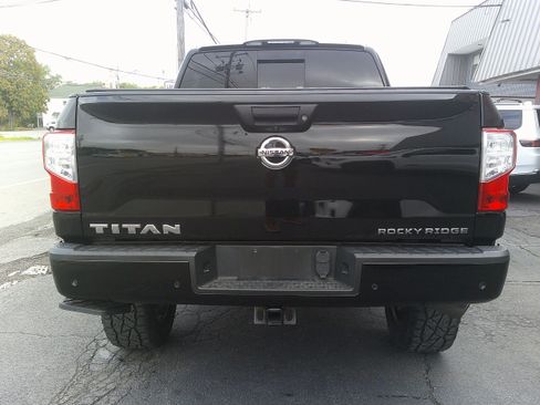 Used 2021 Nissan Titan SV w/ SV Convenience Package AWD/4WD image 9