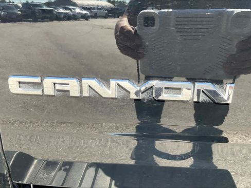 Used 2016 GMC Canyon SLE w/ SLE Convenience Package image 8