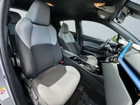 Used 2019 Toyota C-HR XLE FWD image 15