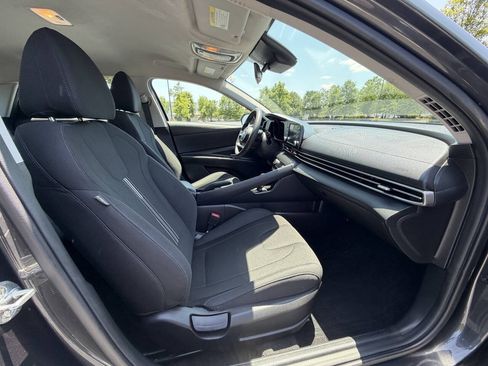 Used 2022 Hyundai Elantra SEL FWD image 15
