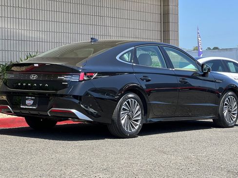 New 2025 Hyundai Sonata Limited image 5