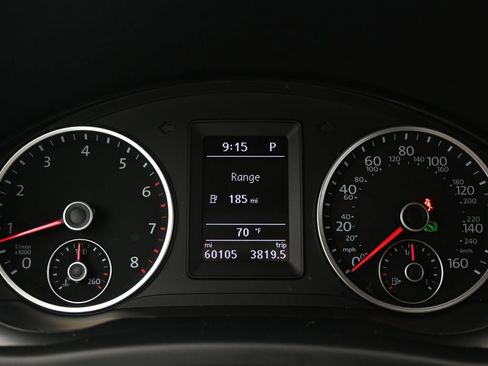 Used 2017 Volkswagen Tiguan Limited w/ Alloy Wheels Package image 9