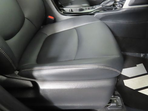 Used 2024 Toyota Corolla Cross XLE image 29