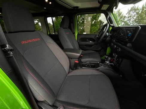 Used 2025 Jeep Wrangler Unlimited Rubicon w/ Convenience Group image 14