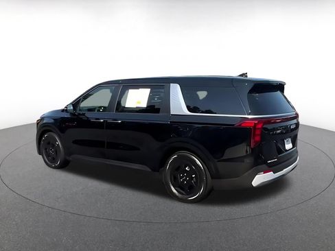 Used 2026 Kia Carnival FWD image 11
